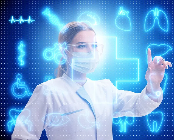 Medico donna in telemedicina concetto futuristico — Foto Stock