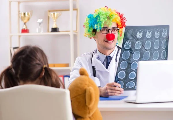 Funny pediatrician with little girl at regular check-up — Stock Photo, Image
