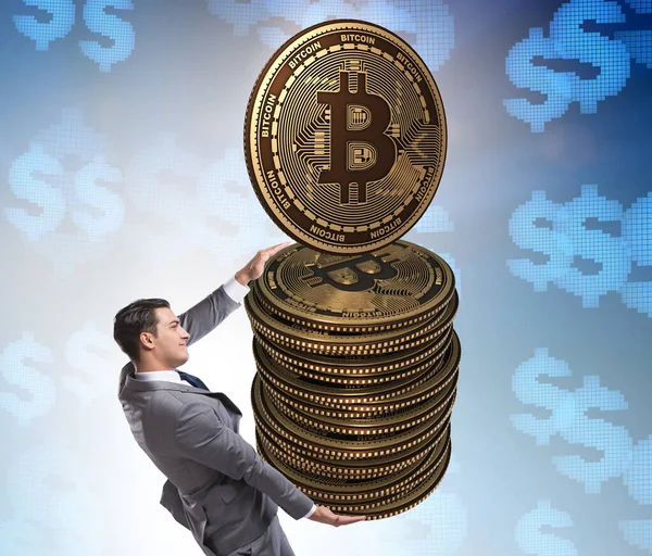 Biznesmen trzyma bitcoin w kryptowaluta koncepcji blockchain — Zdjęcie stockowe