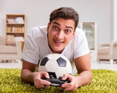 Bilgisayar oyunlarına bağımlı bir adam