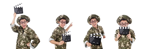 Lustiger Soldat mit Filmtafel auf weißem Hintergrund — Stockfoto