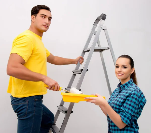 Wife and husband family doing home improvements — Stock Photo, Image