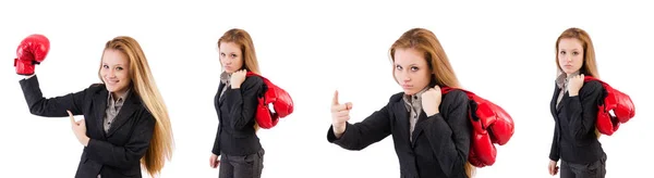 Mulher empresária com luvas de boxe em branco — Fotografia de Stock