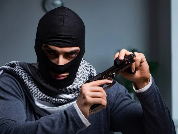 총을 들고 몸값을 요구하는 테러 범도둑 — 스톡 사진