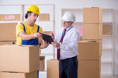 Profesyonel nakliyeciler evde yer değiştiriyor.