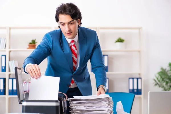 Young employee making copies at copying machine — Stock Photo, Image