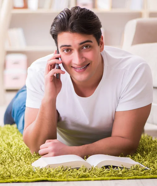 Man reading book at home on floor — Stock Photo, Image