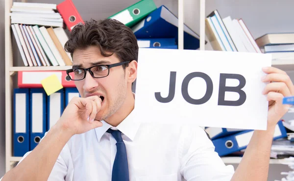 Empresario que contrata nuevos empleados para hacer frente al aumento de la carga de trabajo — Foto de Stock