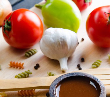 İçindekiler İtalyan makarna sosu için hazır.