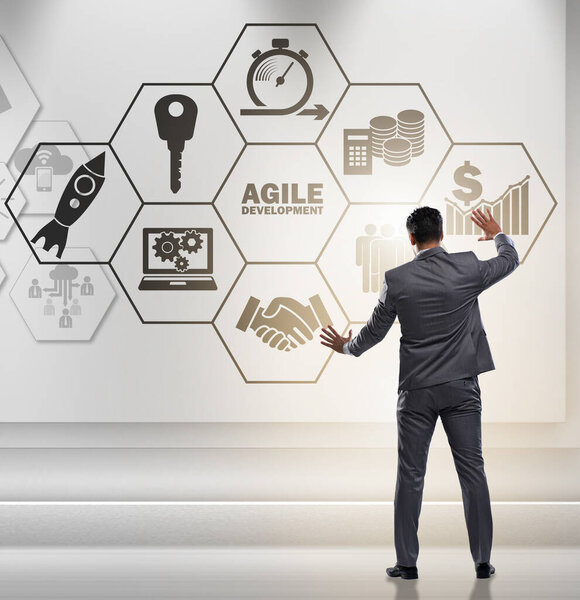 Бизнесмен в концепции разработки гибкого программного обеспечения