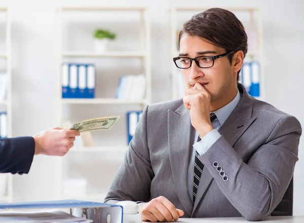 Businessmanbeing offered bribe for breaking law — Stock Photo, Image