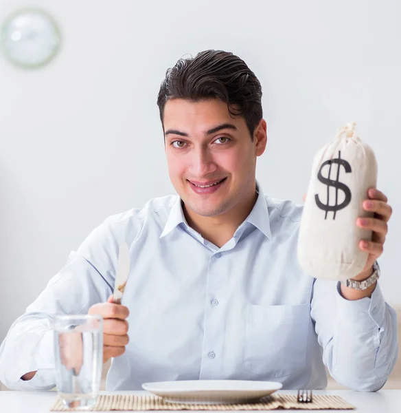 Konzept des teuren Essens in Restaurants — Stockfoto