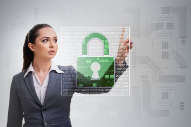 Dijital güvenlik kavramındaki adam düğmeye basıyor