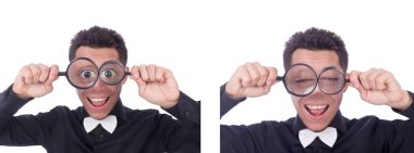 Büyüteç ile komik adam