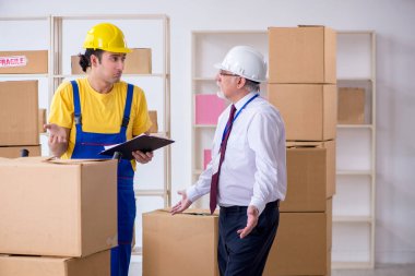 Profesyonel nakliyeciler evde yer değiştiriyor.