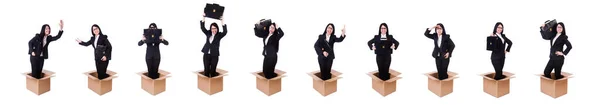 Mujer de negocios en el pensamiento fuera de concepto de caja —  Fotos de Stock