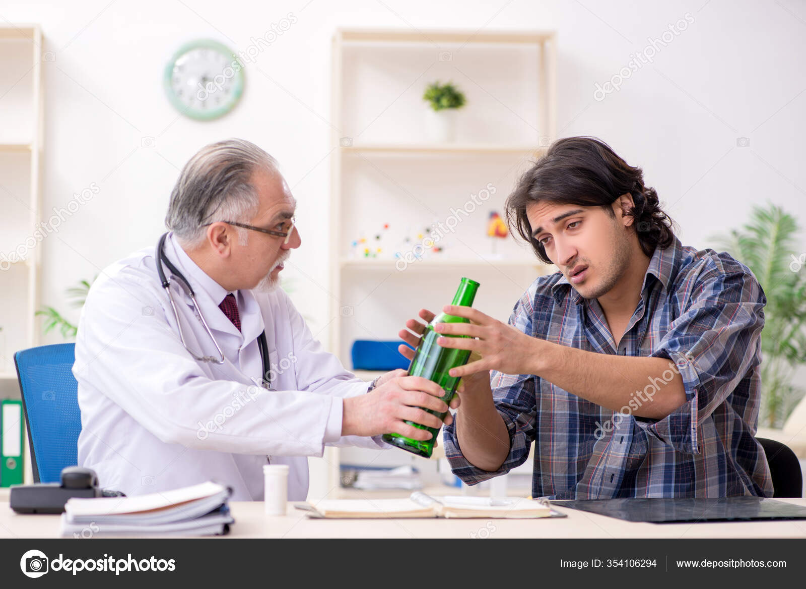 алкоголь зависимость. беседа врача с алкоголиком. памятка по алкоголю. беседы с алкоголиками. беседа с алкоголиком.