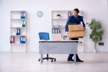 Genç çalışan işten çıkarılıyor