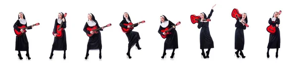 Nun tocando guitarra isolada no branco — Fotografia de Stock