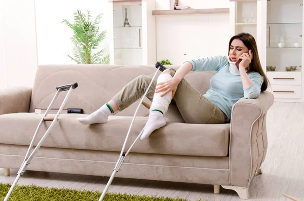 Young woman after car accident suffering at home — Stock Photo, Image