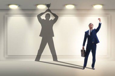 Büyük başarı konseptinde iş adamı