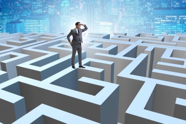 İşadamı labirentten kaçmaya çalışıyor.