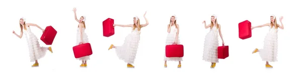 Vrouw in trouwjurk met koffer — Stockfoto