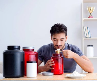 Sporcu daha iyi kaslar için yeni protein takviyeleri tadıyor