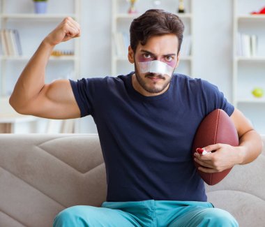 Genç adam spor maçında mağlup oldu.