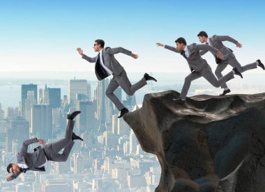 Uçurumdan düşen iş adamları