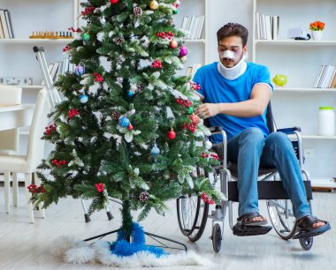 Sakatlanan adam Noel 'i evde kutluyor