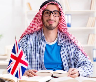 İngilizce öğrenen Arap öğrenci