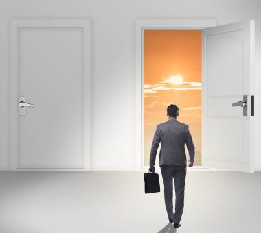 İş adamı pek çok iş fırsatıyla karşı karşıya