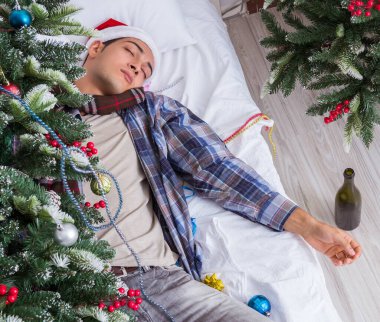 Adam noel partisinden sonra akşamdan kalma.