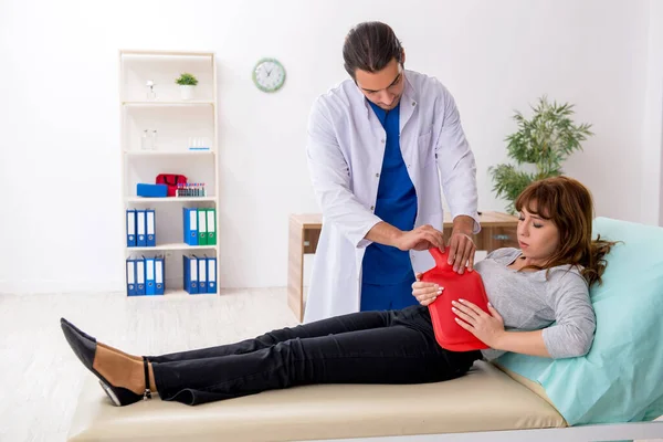 Young pregnant woman visiting male doctor gastroenterologist — Stock Photo, Image