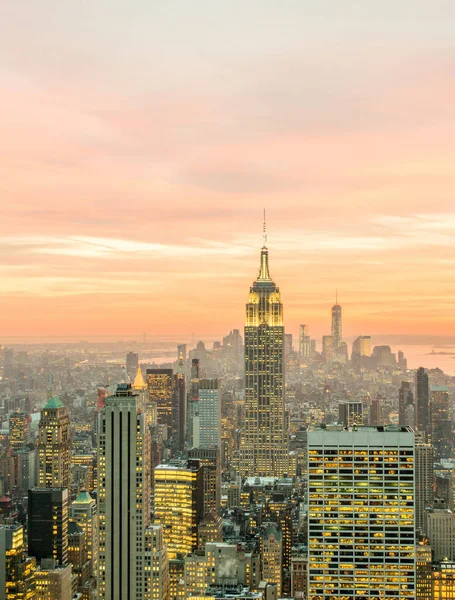 Uitzicht op New York Manhattan tijdens zonsondergang — Stockfoto