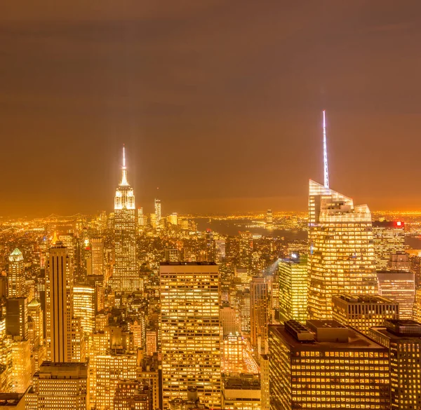Nattutsikt över New York Manhattan under solnedgången — Stockfoto