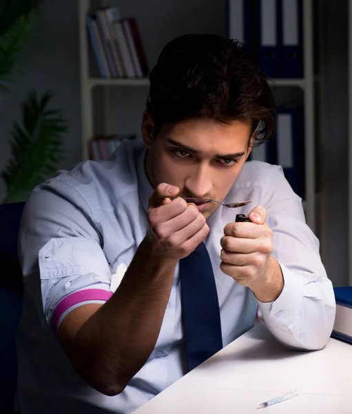 Employee relieving stress from overtime with drugs narcotics — Stock Photo, Image