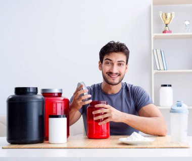 Sporcu daha iyi kaslar için yeni protein takviyeleri tadıyor