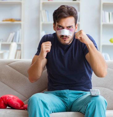 Genç adam spor maçında mağlup oldu.