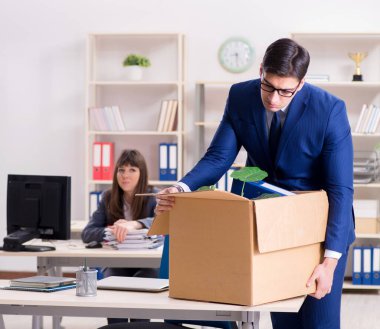 İşinden kovulan kişi.