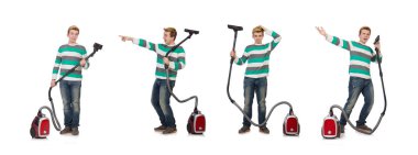 Elektrikli süpürgeyle beyaz üzerine komik adam.