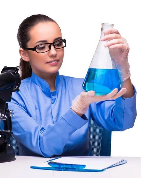 Fiatal női orvos a laborban izolált fehér — Stock Fotó