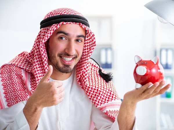 Arabisk affärsman som arbetar på kontoret — Stockfoto