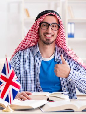 İngilizce öğrenen Arap öğrenci