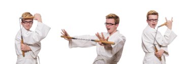 Beyaz mınçıka takmış komik bir karate dövüşçüsü