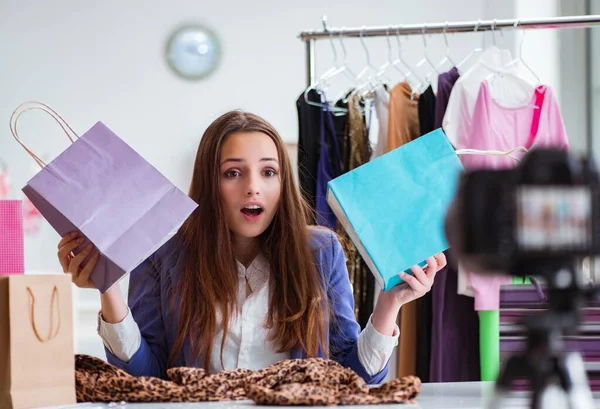 Moda blogcusu blog için video kaydediyor