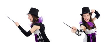 Kadın sihirbaz beyazların arasında.