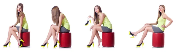 Молода жінка намагається нове взуття ізольовано на білому — стокове фото