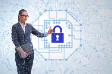 Dijital güvenlik kavramındaki adam düğmeye basıyor